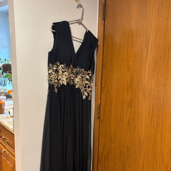 Betsy & Adam Dresses & Skirts - Betsy & Adam navy Maxi Dress with Gold Accents